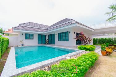 Modern 227 sqm Pool Villa in Villa Vista Thap Tai Hua Hin