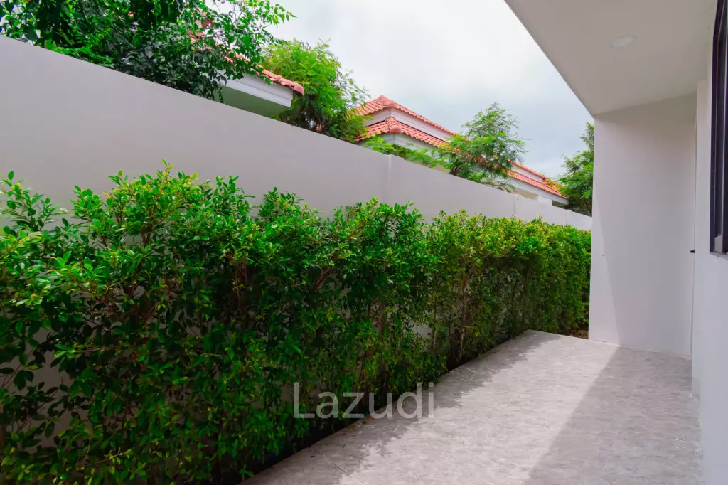 Modern 227 sqm Pool Villa in Villa Vista Thap Tai Hua Hin