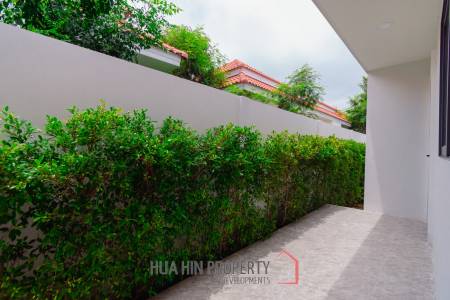 Modern 227 sqm Pool Villa in Villa Vista Thap Tai Hua Hin