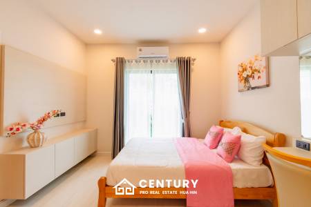 Modern 227 sqm Pool Villa in Villa Vista Thap Tai Hua Hin