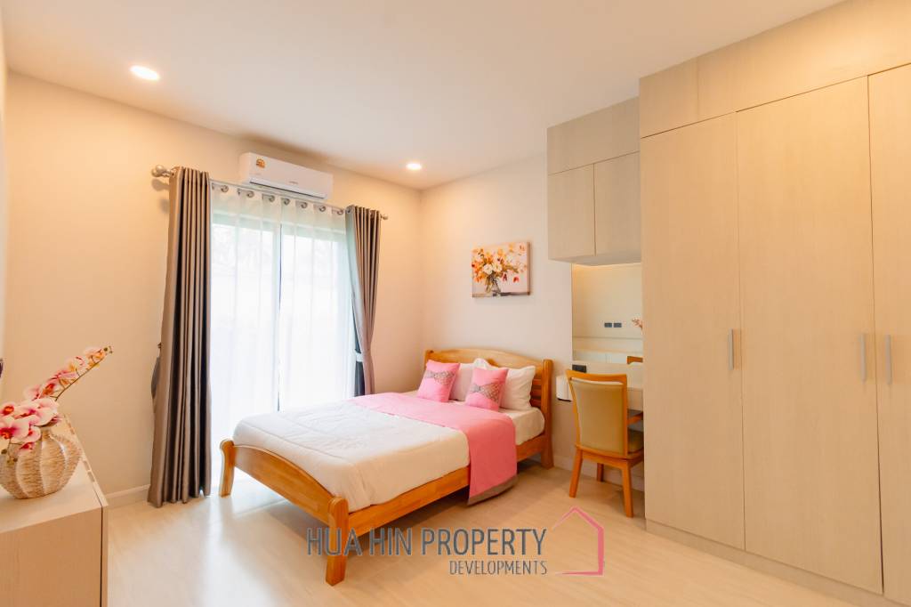 Modern 227 sqm Pool Villa in Villa Vista Thap Tai Hua Hin