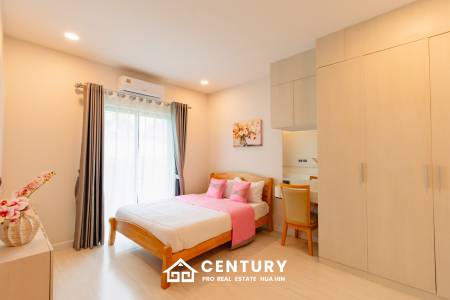 Modern 227 sqm Pool Villa in Villa Vista Thap Tai Hua Hin