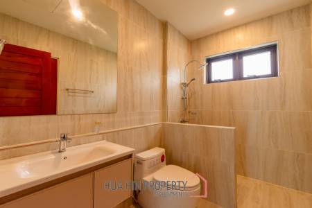 Modern 227 sqm Pool Villa in Villa Vista Thap Tai Hua Hin