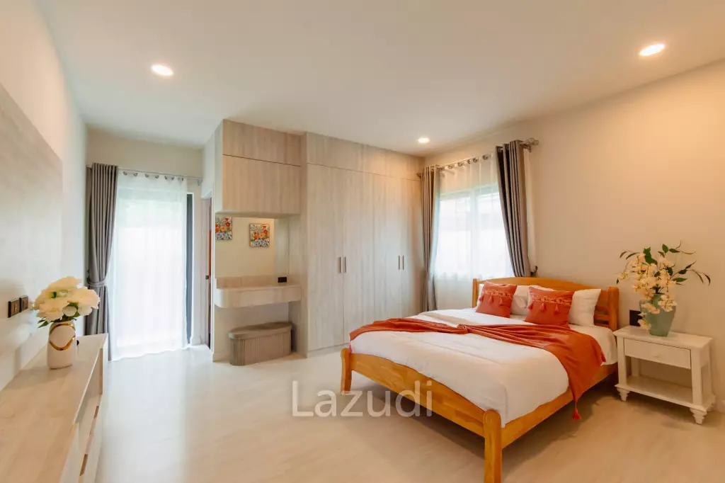 Modern 227 sqm Pool Villa in Villa Vista Thap Tai Hua Hin