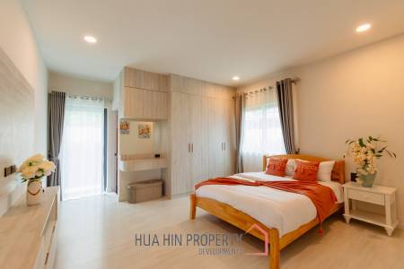 Modern 227 sqm Pool Villa in Villa Vista Thap Tai Hua Hin
