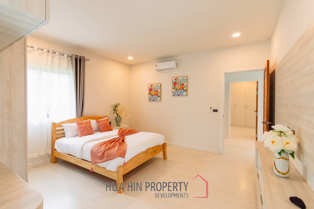 Modern 227 sqm Pool Villa in Villa Vista Thap Tai Hua Hin