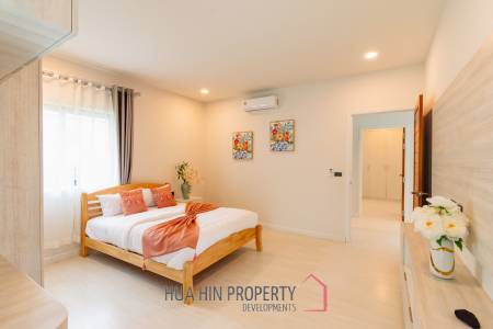 Modern 227 sqm Pool Villa in Villa Vista Thap Tai Hua Hin