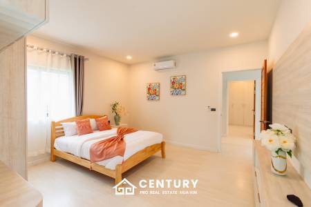 Modern 227 sqm Pool Villa in Villa Vista Thap Tai Hua Hin