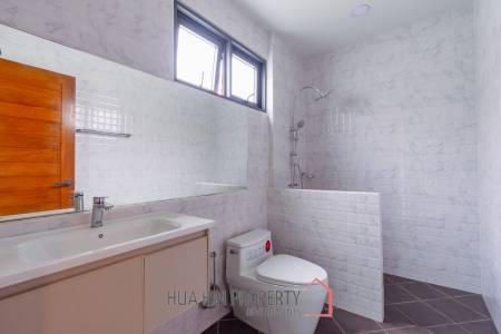Modern 227 sqm Pool Villa in Villa Vista Thap Tai Hua Hin