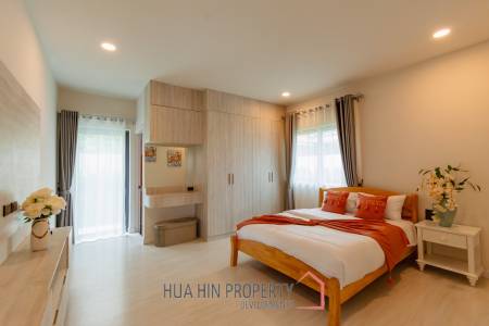Modern 227 sqm Pool Villa in Villa Vista Thap Tai Hua Hin