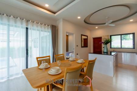 Modern 227 sqm Pool Villa in Villa Vista Thap Tai Hua Hin