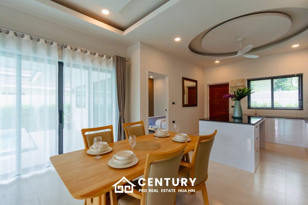 Modern 227 sqm Pool Villa in Villa Vista Thap Tai Hua Hin