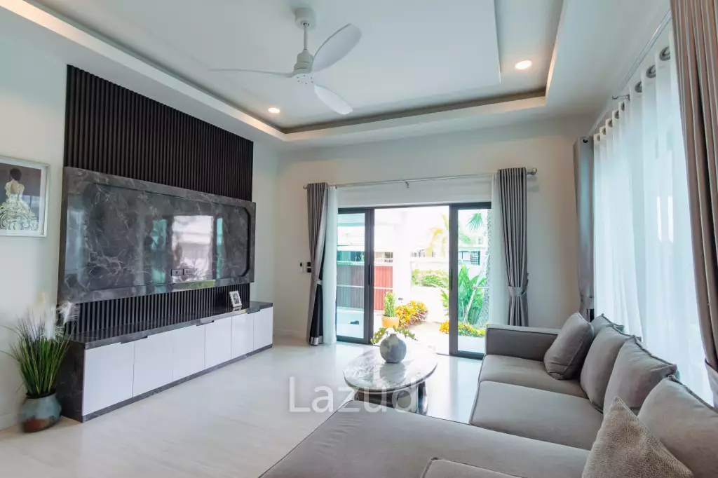 Modern 227 sqm Pool Villa in Villa Vista Thap Tai Hua Hin
