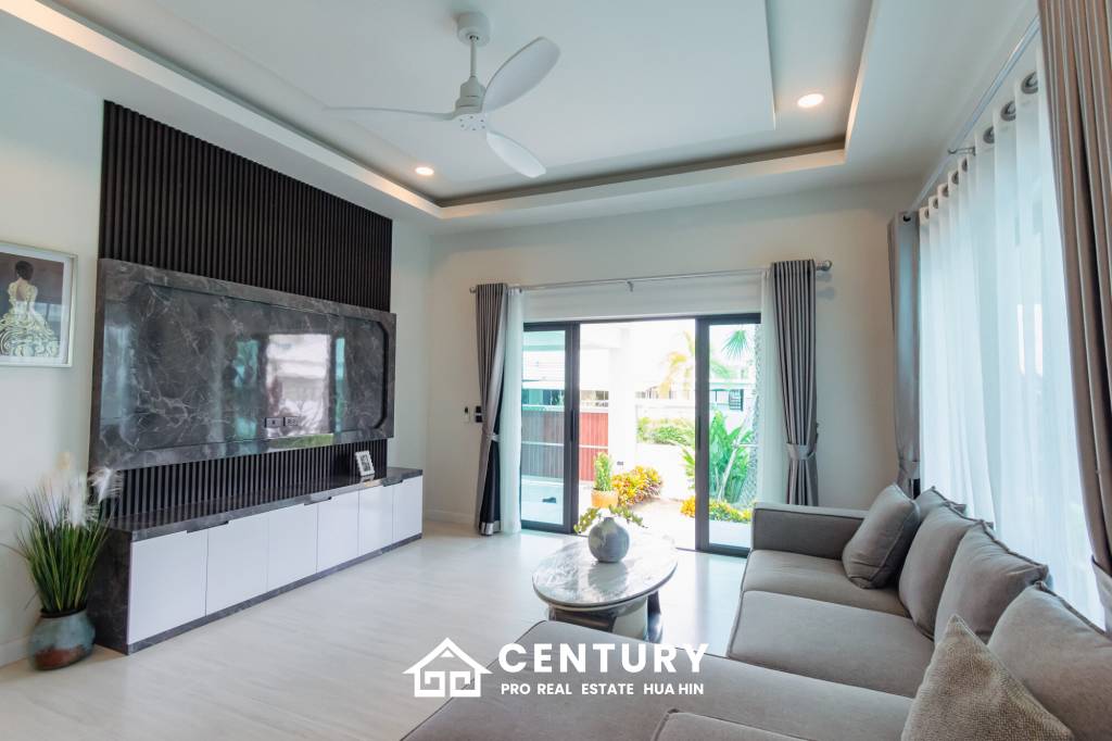 Modern 227 sqm Pool Villa in Villa Vista Thap Tai Hua Hin