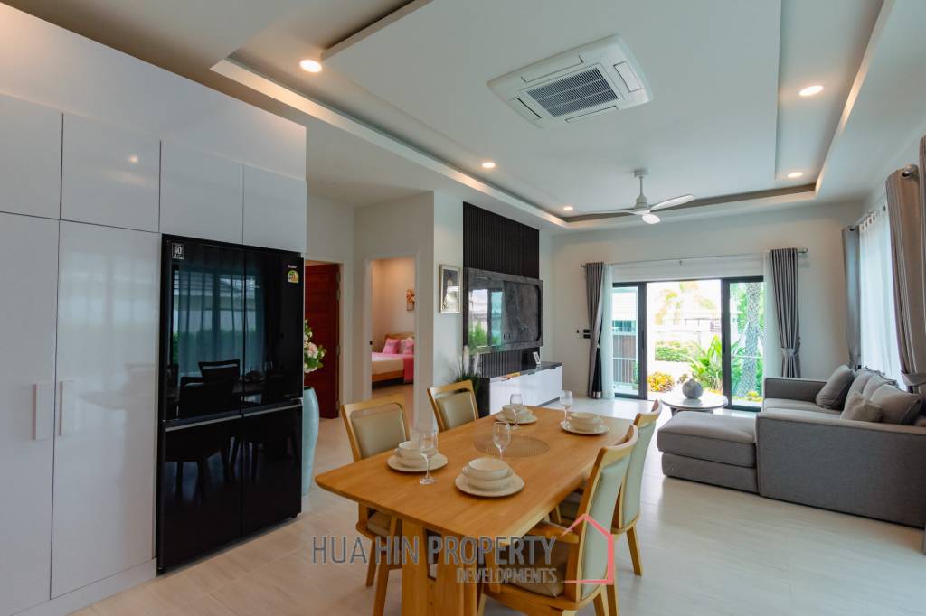 Modern 227 sqm Pool Villa in Villa Vista Thap Tai Hua Hin
