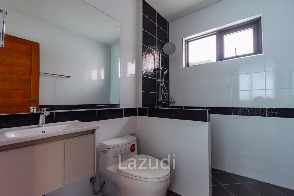Modern 227 sqm Pool Villa in Villa Vista Thap Tai Hua Hin