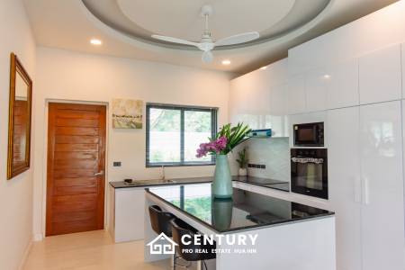 Modern 227 sqm Pool Villa in Villa Vista Thap Tai Hua Hin