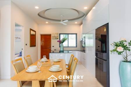 Modern 227 sqm Pool Villa in Villa Vista Thap Tai Hua Hin