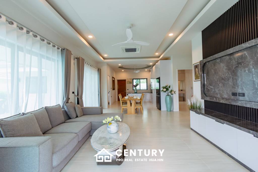 Modern 227 sqm Pool Villa in Villa Vista Thap Tai Hua Hin