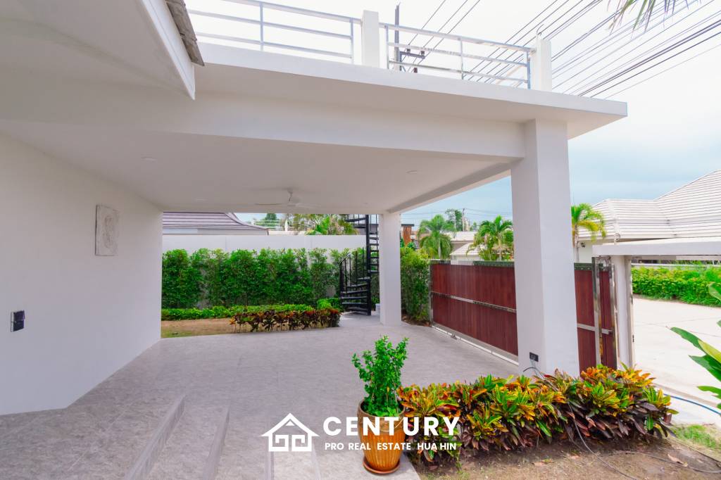 Modern 227 sqm Pool Villa in Villa Vista Thap Tai Hua Hin