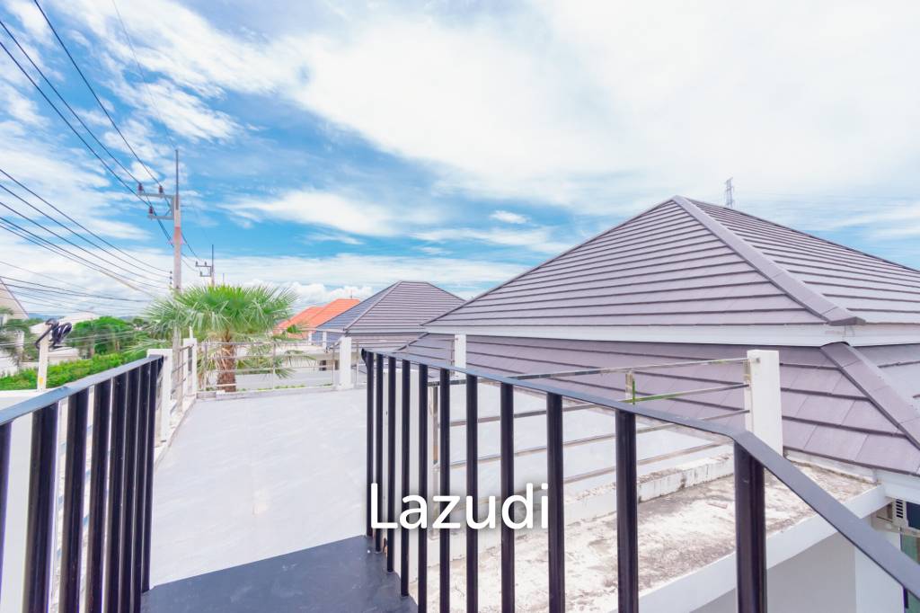 Modern 227 sqm Pool Villa in Villa Vista Thap Tai Hua Hin