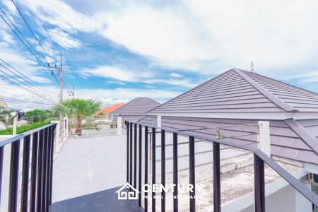 Modern 227 sqm Pool Villa in Villa Vista Thap Tai Hua Hin