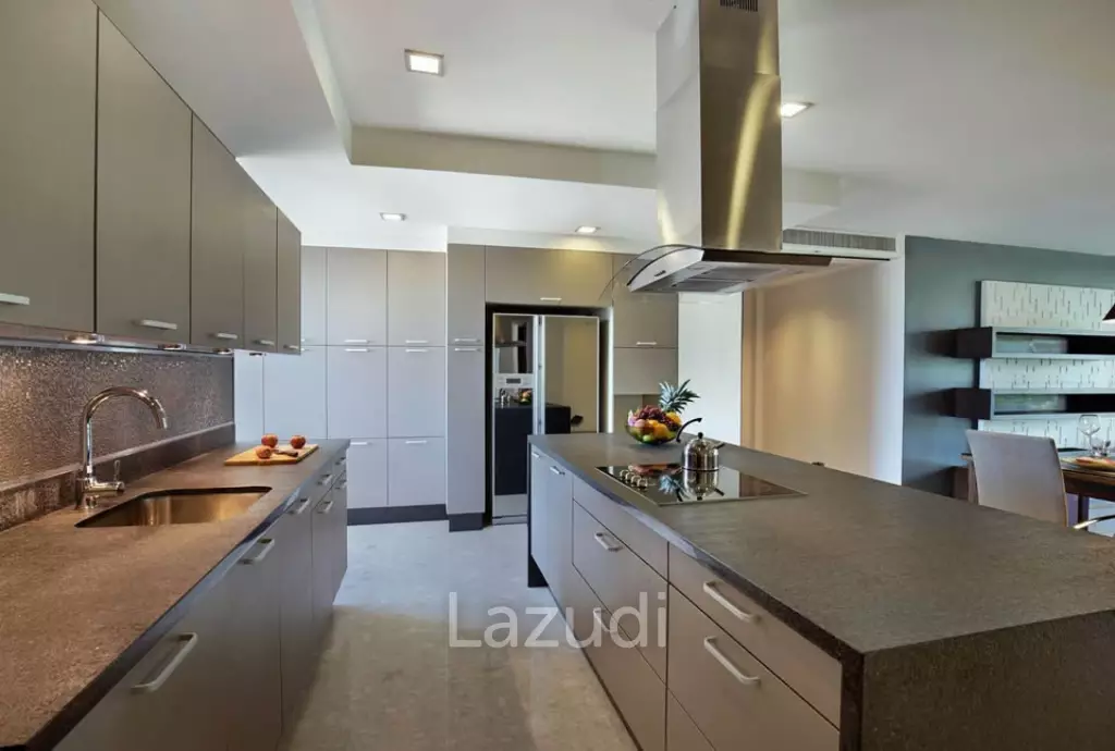 199 sqm condo on 3rd floor in Phra Khanong Bangkok