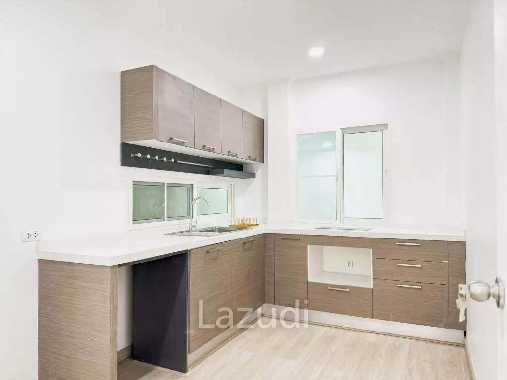 2-Storey Detached House for Sale in Koh Kaew