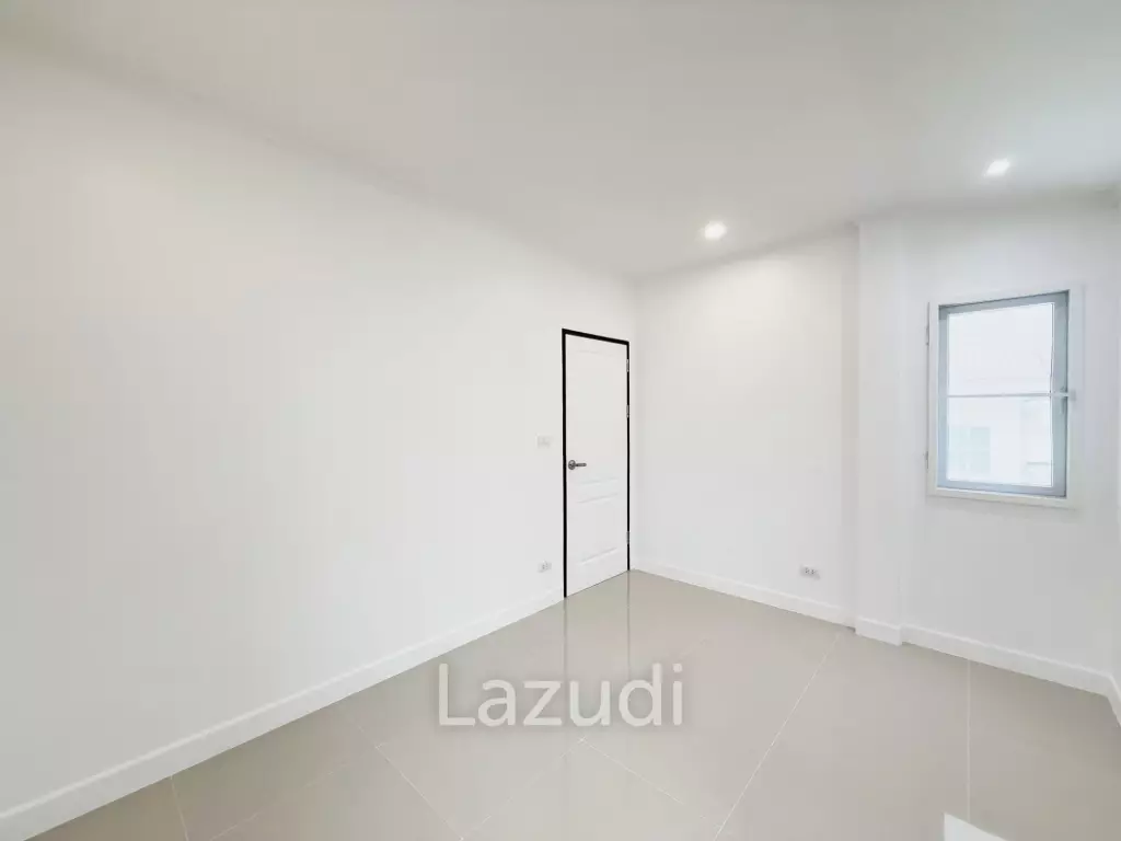 2-Storey Detached House for Sale in Koh Kaew