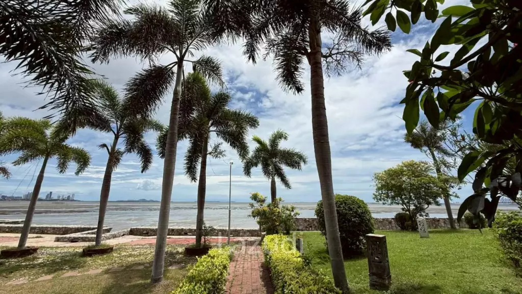 Bay View Condominium for Rent Spacious Beachfront