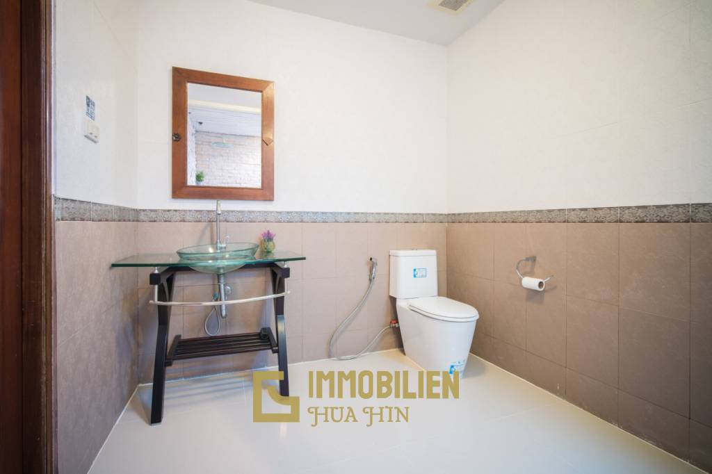 Zu verkaufen/vermieten: Geräumige möblierte 3 Schlafzimmer-Villa mit Pool in Cha Am