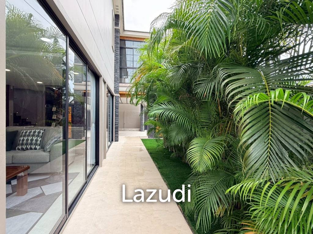 Luxury Two-Storey Villa for Sale Near Mabprachan Lake