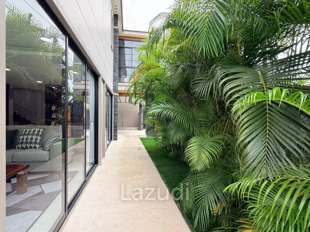 Luxury Two-Storey Villa for Sale Near Mabprachan Lake