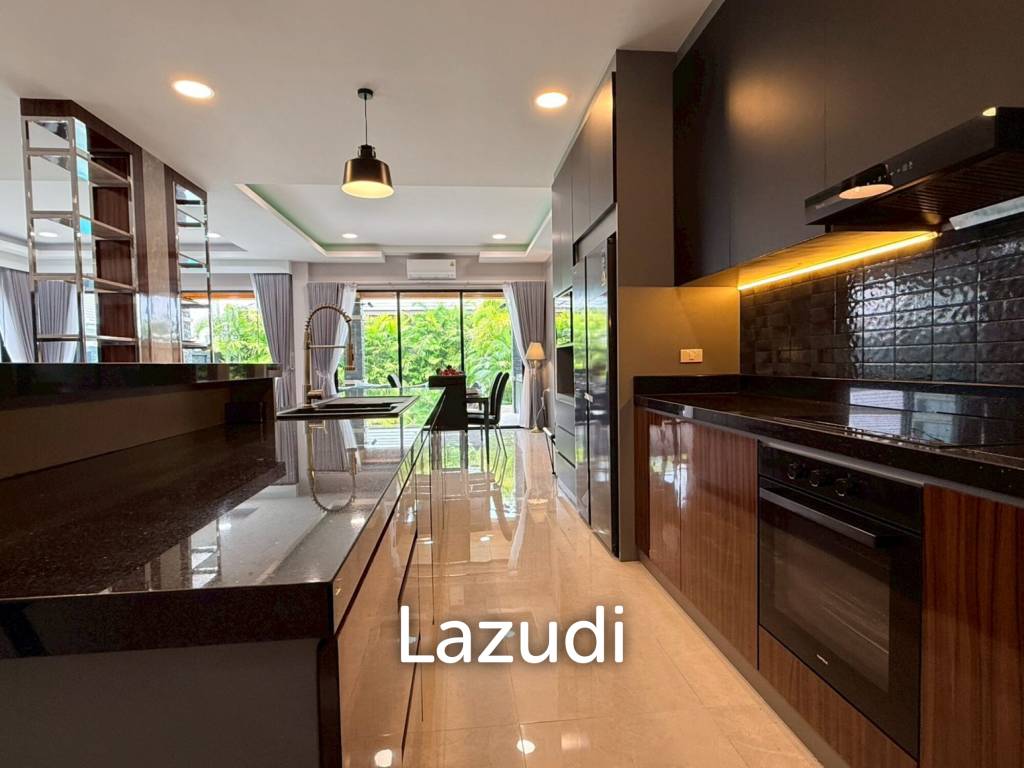 Luxury Two-Storey Villa for Sale Near Mabprachan Lake