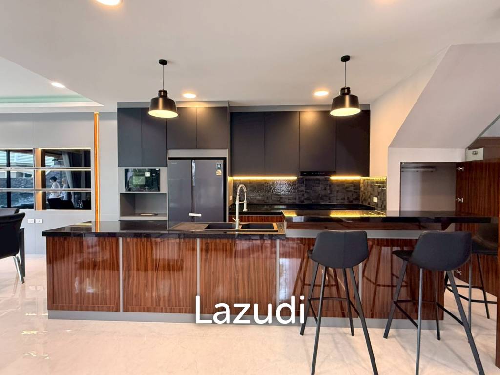 Luxury Two-Storey Villa for Sale Near Mabprachan Lake