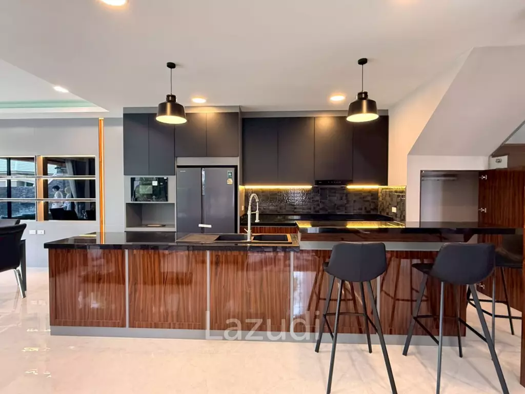 Luxury Two-Storey Villa for Sale Near Mabprachan Lake