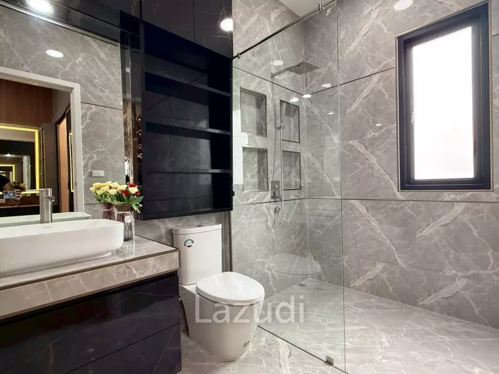 Luxury Two-Storey Villa for Sale Near Mabprachan Lake