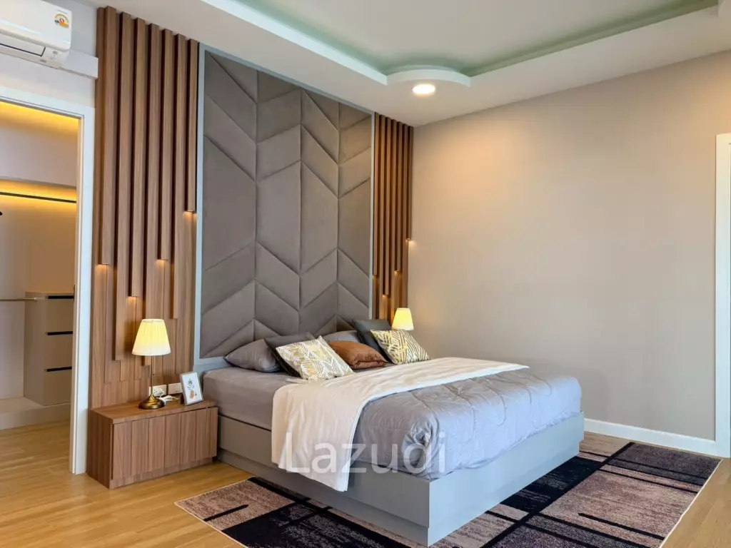 Luxury Two-Storey Villa for Sale Near Mabprachan Lake