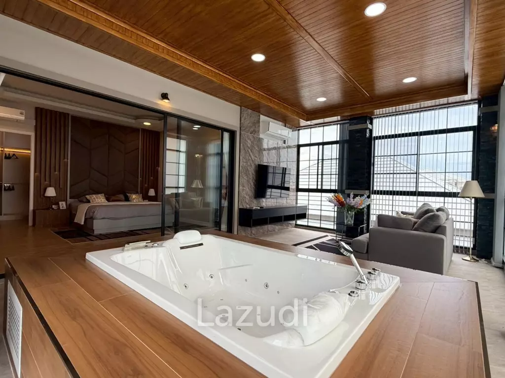 Luxury Two-Storey Villa for Sale Near Mabprachan Lake