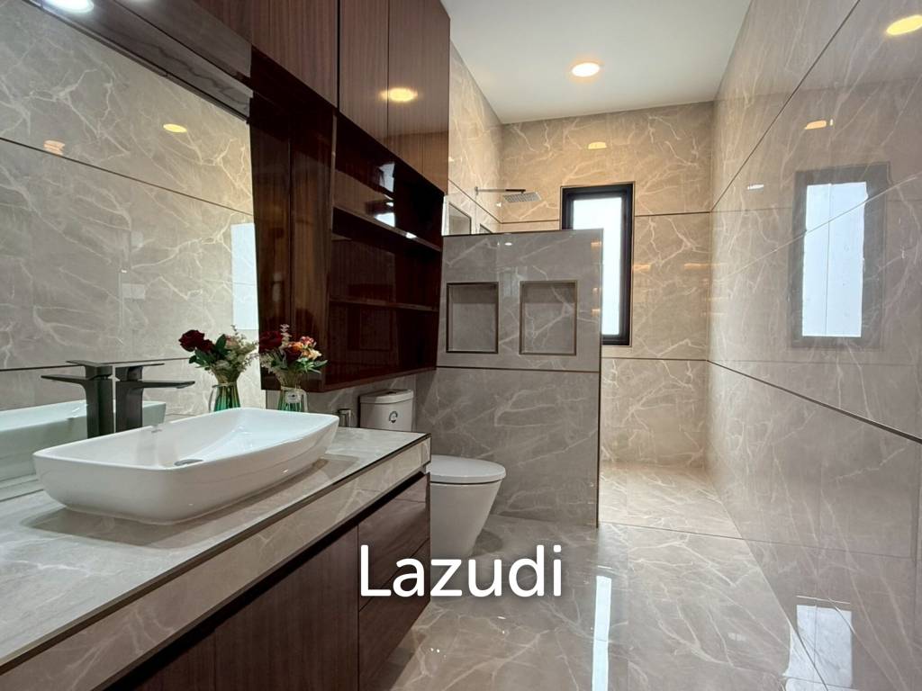 Luxury Two-Storey Villa for Sale Near Mabprachan Lake