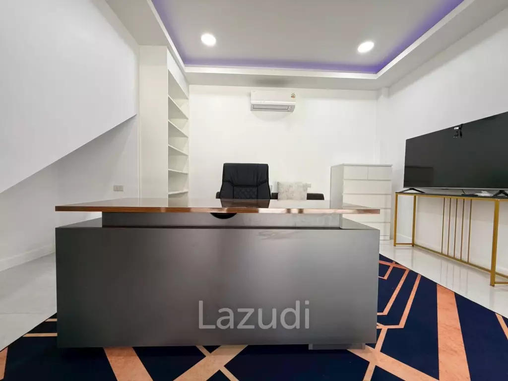 Luxury Two-Storey Villa for Sale Near Mabprachan Lake