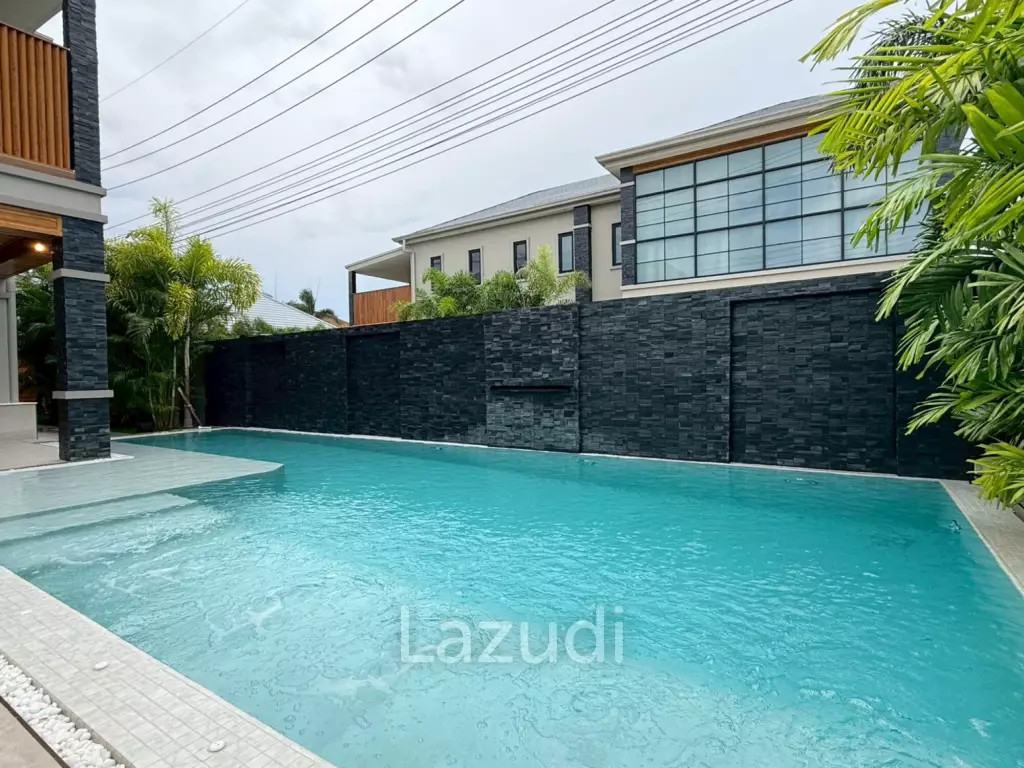 Luxury Two-Storey Villa for Sale Near Mabprachan Lake