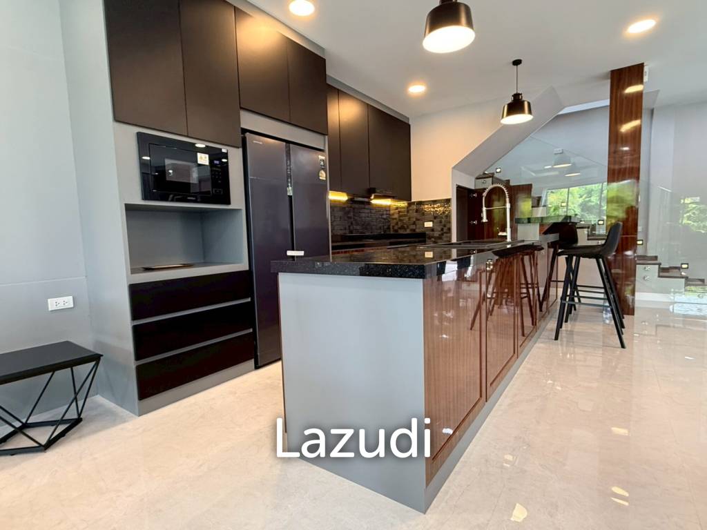 Luxury Two-Storey Villa for Sale Near Mabprachan Lake