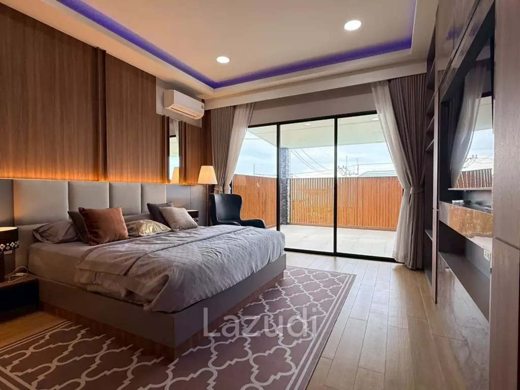 Luxury Two-Storey Villa for Sale Near Mabprachan Lake