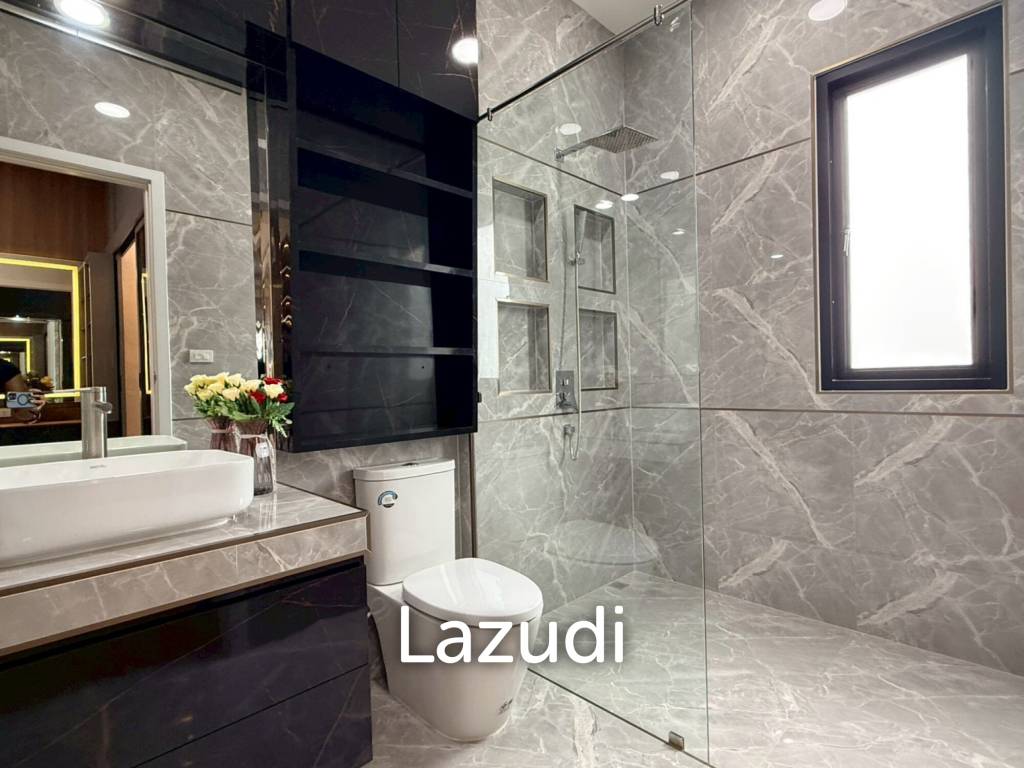Luxury Two-Storey Villa for Sale Near Mabprachan Lake