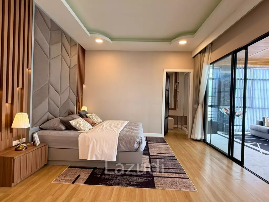 Luxury Two-Storey Villa for Sale Near Mabprachan Lake