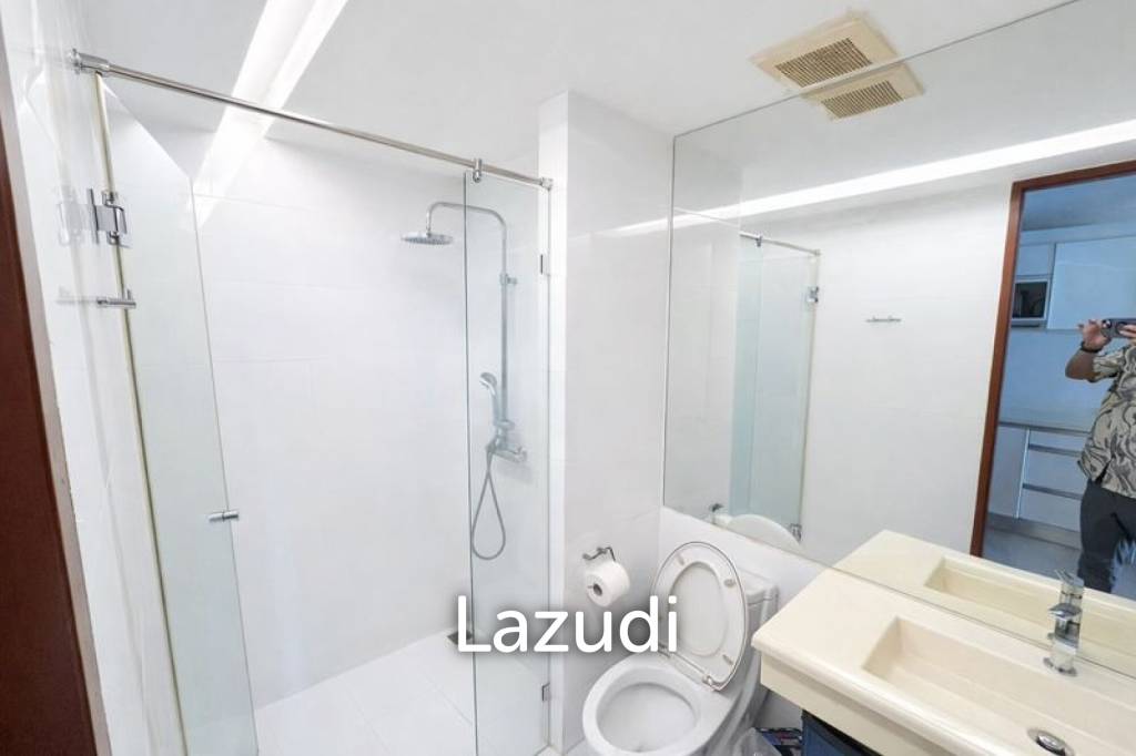 32 sqm 1 Bedroom Condo in Din Daeng Bangkok Freehold Fully Furnished