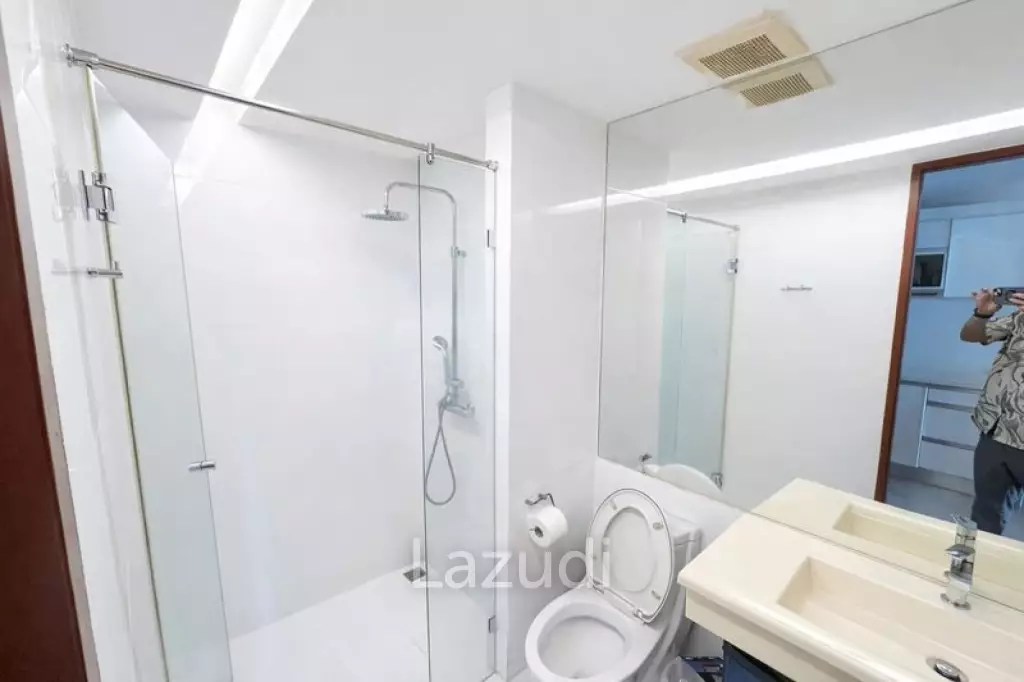32 sqm 1 Bedroom Condo in Din Daeng Bangkok Freehold Fully Furnished