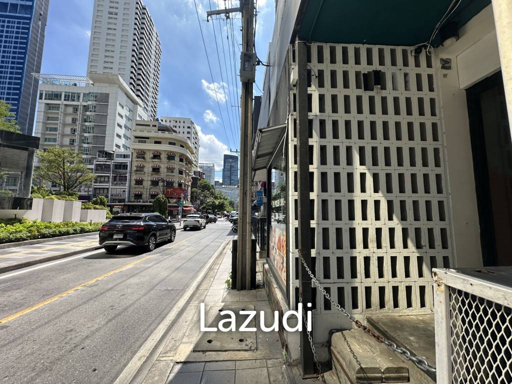 8 sqm street-front retail for rent in Khlong Toei Nuea Bangkok