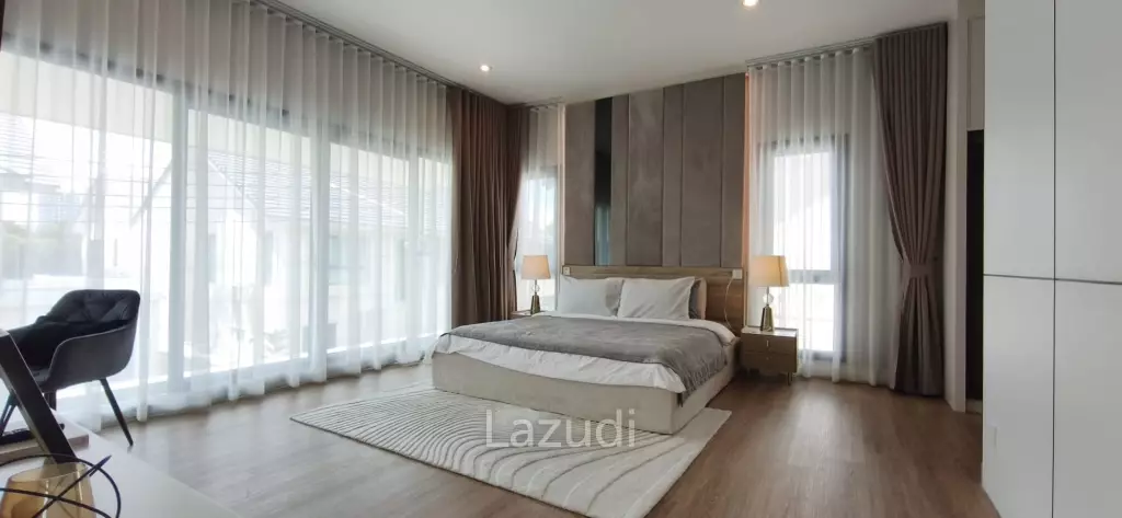 Ultra-Luxury 2-Story Pool Villa for Rent at The Lavish